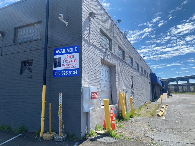 More Photos Of 195 Freight St, Waterbury Bar For Lease