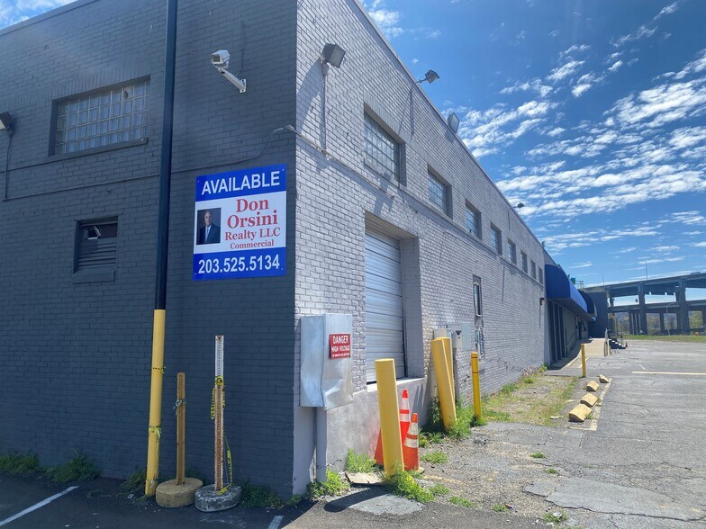 More Photos Of 195 Freight St, Waterbury Bar For Sale