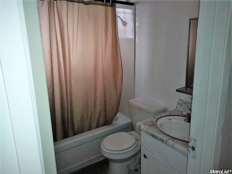 More Photos Of 8120 Tam O Shanter Dr, Stockton Apartments For Sale