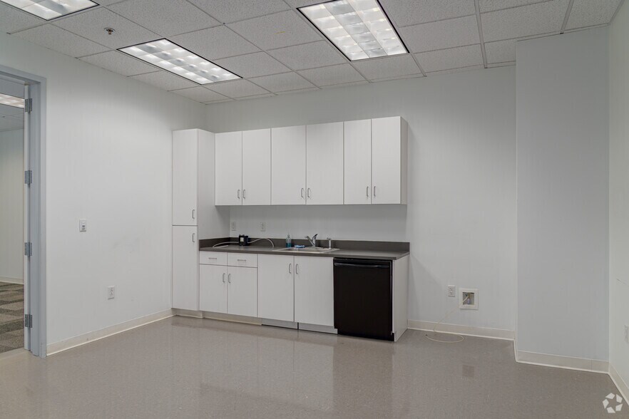 More Photos Of 8020 Arco Corporate Dr, Raleigh Unknown For Lease