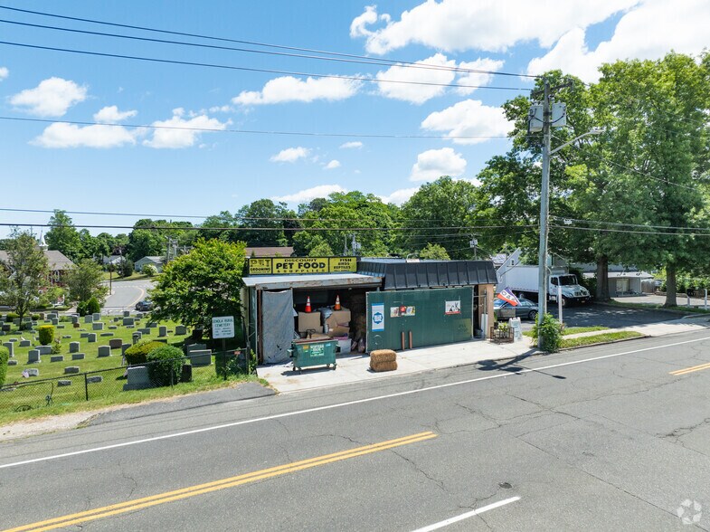 More Photos Of 63 Vernon Valley Rd, East Northport Storefront Retail Office For Lease