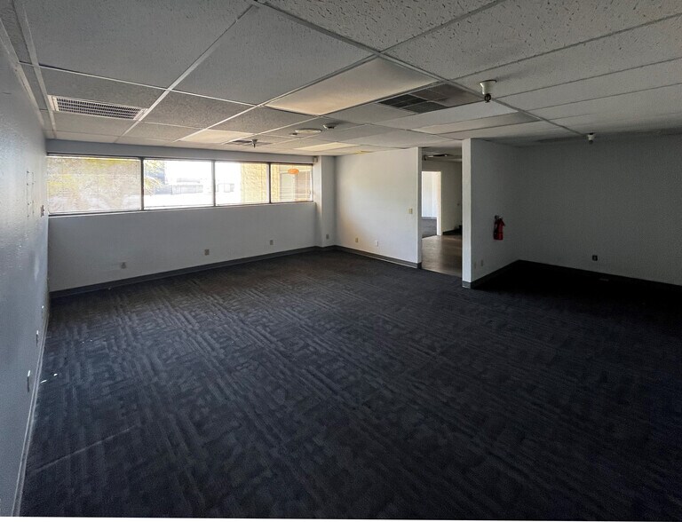 More Photos Of 206 W Julie Dr, Tempe Warehouse For Lease