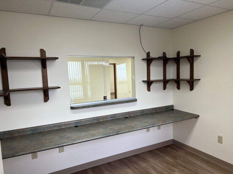 More Photos Of 21140 W Capitol Dr, Brookfield Office For Lease