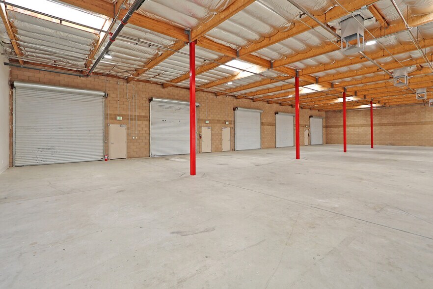 More Photos Of 72110 Corporate Way, Thousand Palms Warehouse For Lease