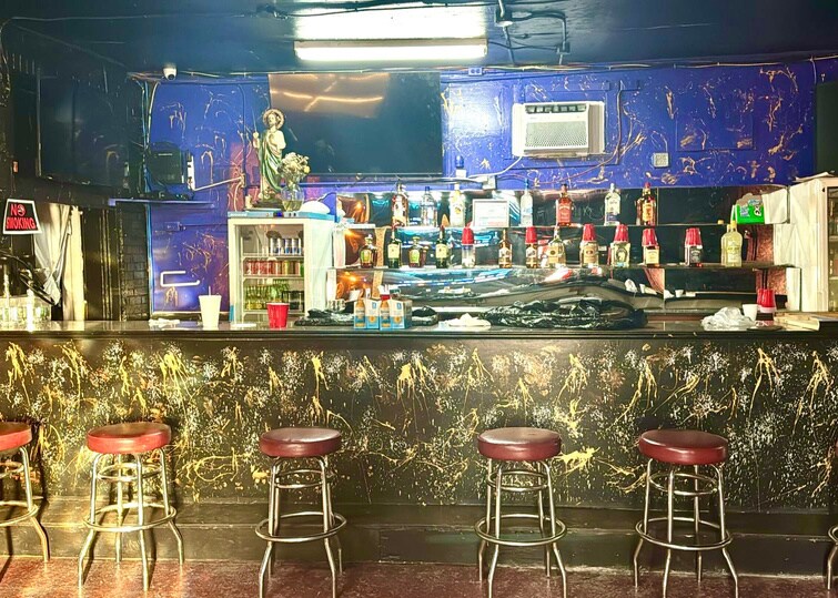 More Photos Of 8031-8033 Harrisburg Blvd, Houston Sports And Entertainment For Sale