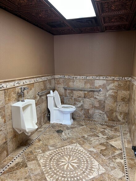 More Photos Of 2101 Grant St, Wichita Falls Warehouse For Lease