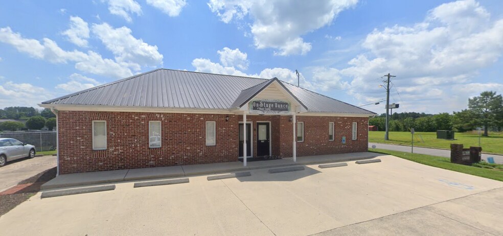 More Photos Of 270-290 James Asbury Dr, Cleveland Office For Sale