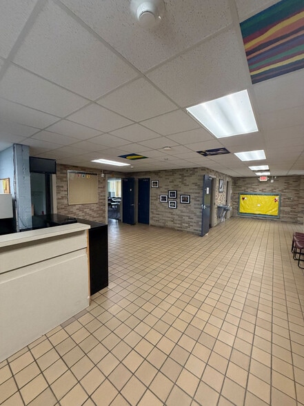 More Photos Of 1944 Iowa Ave, Saginaw Flex For Sale