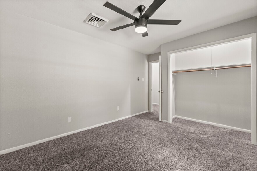 More Photos Of 2042 Teal Dr, Spring Dormitory For Sale