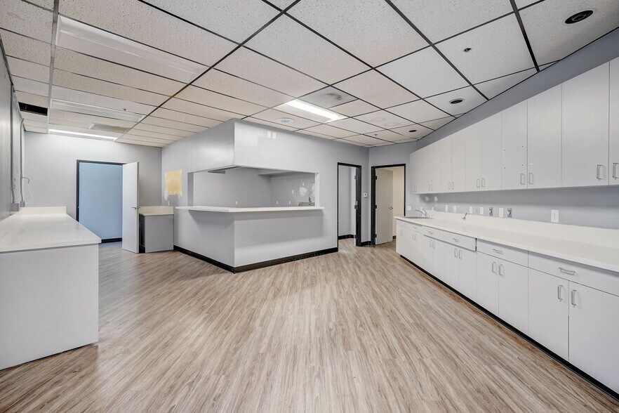 More Photos Of 15 Argonaut, Aliso Viejo Research And Development For Sale