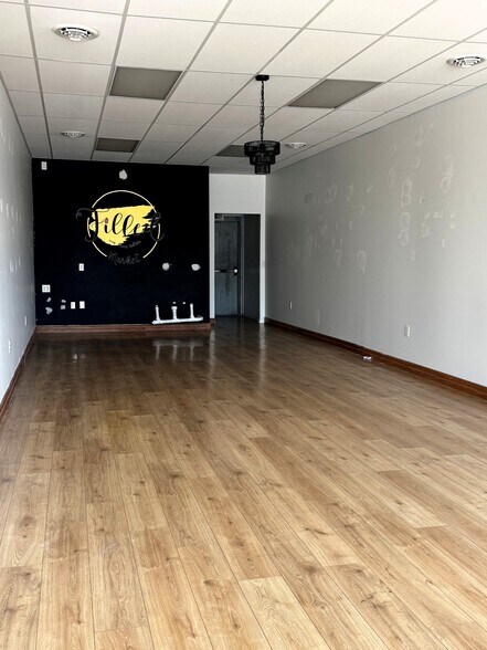 More Photos Of 6503-6515 Campbell Blvd, Pendleton General Retail For Lease