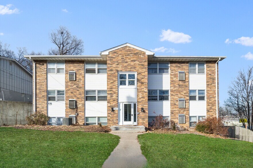 More Photos Of 2411 Welbeck Rd, Des Moines Apartments For Sale