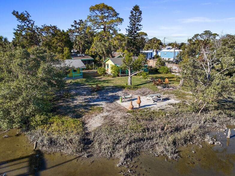 More Photos Of 12685 FL-24, Cedar Key Hotel For Sale