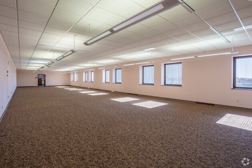 More Photos Of 313 S Capitol Ave, Lansing Office For Sale