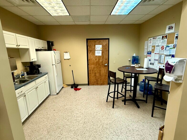 More Photos Of 105 Preston Ct, Macon-Bibb Office For Lease