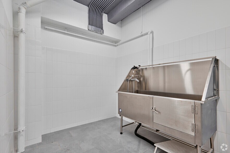 More Photos Of 770 3rd Ave, New York Apartments For Lease