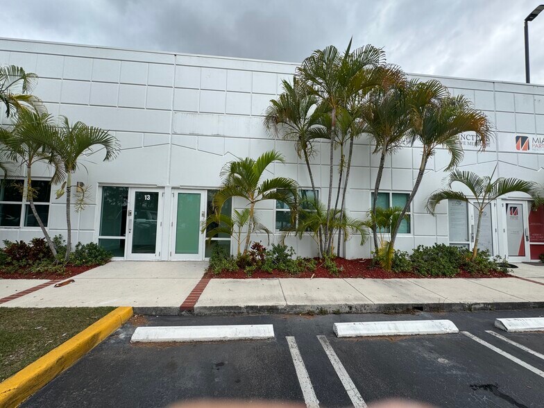 More Photos Of 4005 NW 114th Ave, Doral Business Park For Lease