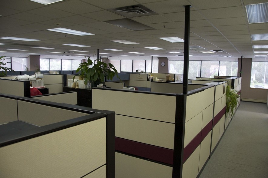 More Photos Of 100 Carlson Rd, Rochester Manufacturing For Lease