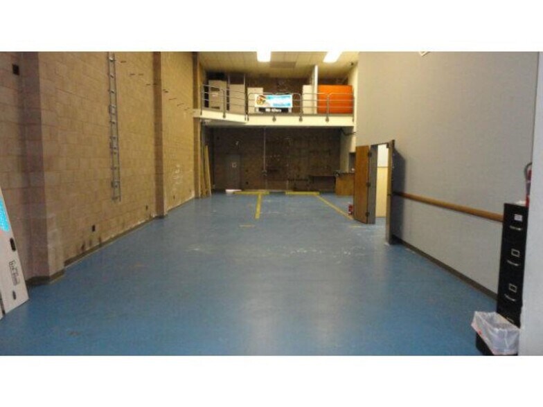 More Photos Of 1009 S Claremont St, San Mateo Showroom For Lease