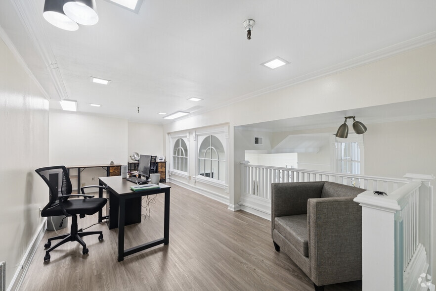 More Photos Of 19717-19725 Sherman Way, Canoga Park Office Residential For Sale