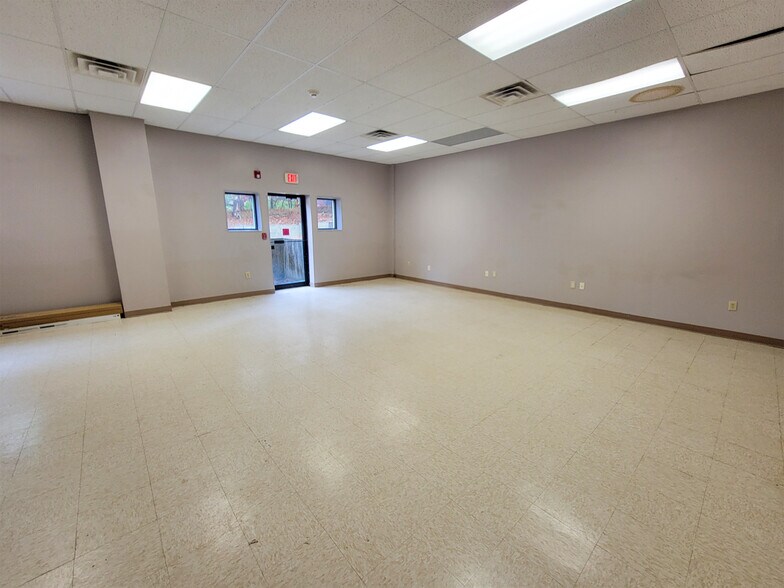 More Photos Of 50 Aldrin Rd, Plymouth Flex For Sale