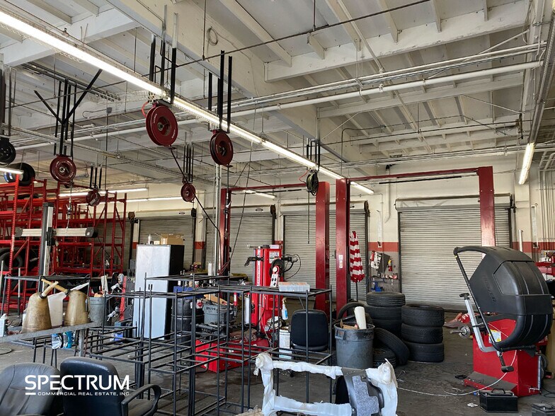 More Photos Of 23510 Valencia Blvd, Valencia Storefront For Lease