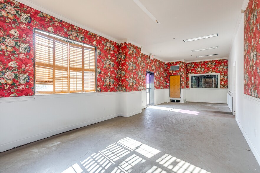 More Photos Of 541 N Main St, Fort Worth Light Manufacturing For Lease