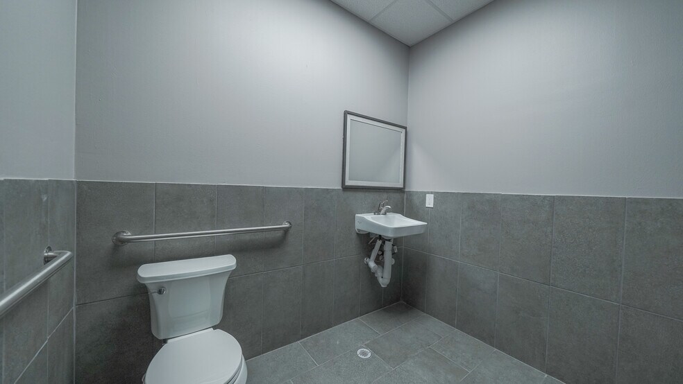 More Photos Of 8051 S Sam Houston Pky, Houston Unknown For Lease