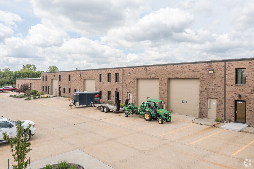 More Photos Of 1125 SE Westbrooke Dr, Waukee Warehouse For Lease