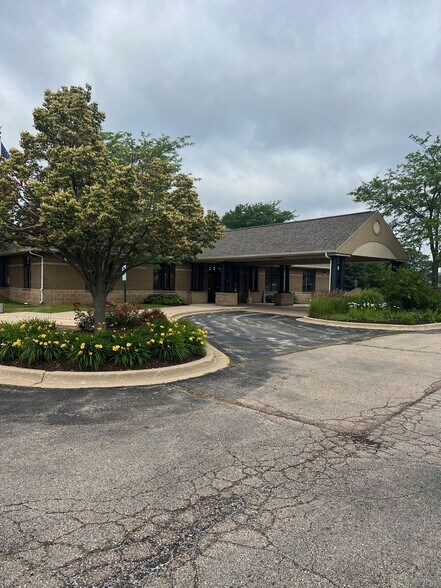 More Photos Of 6825 Weaver Rd, Rockford Funeral Home For Sale