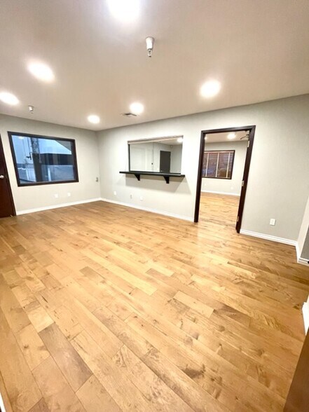 More Photos Of 2560-2590 Lafayette St, Santa Clara Warehouse For Lease