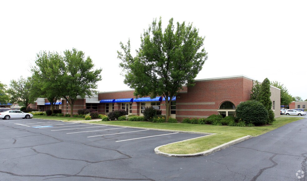 More Photos Of 5201 Fountain Dr, Crown Point Unknown For Lease
