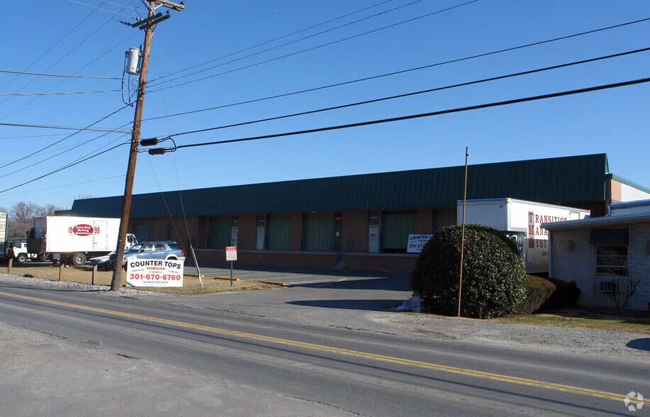 Primary Photo Of 16831-16895 Oakmont Ave, Gaithersburg Warehouse For Lease