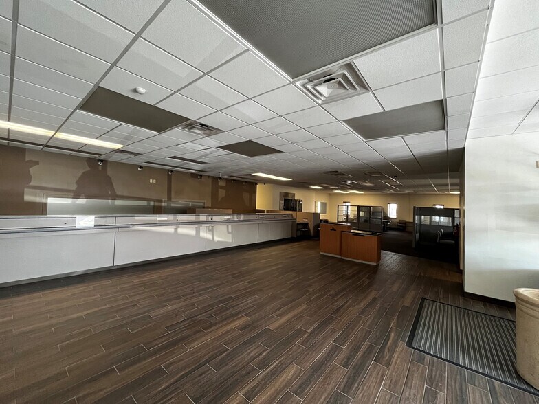 More Photos Of 5065 E Elliot Rd, Phoenix Bank For Sale