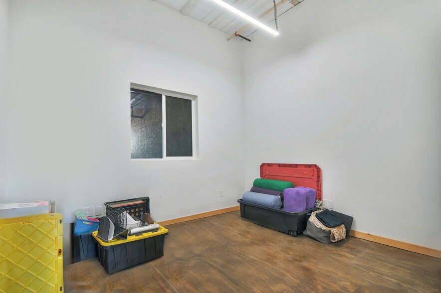More Photos Of 203-205 W Central Ave, Lompoc Loft Creative Space For Sale