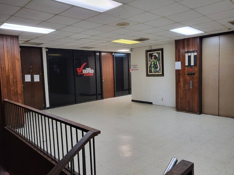 More Photos Of 7400 Harwin Dr, Houston Office For Sale