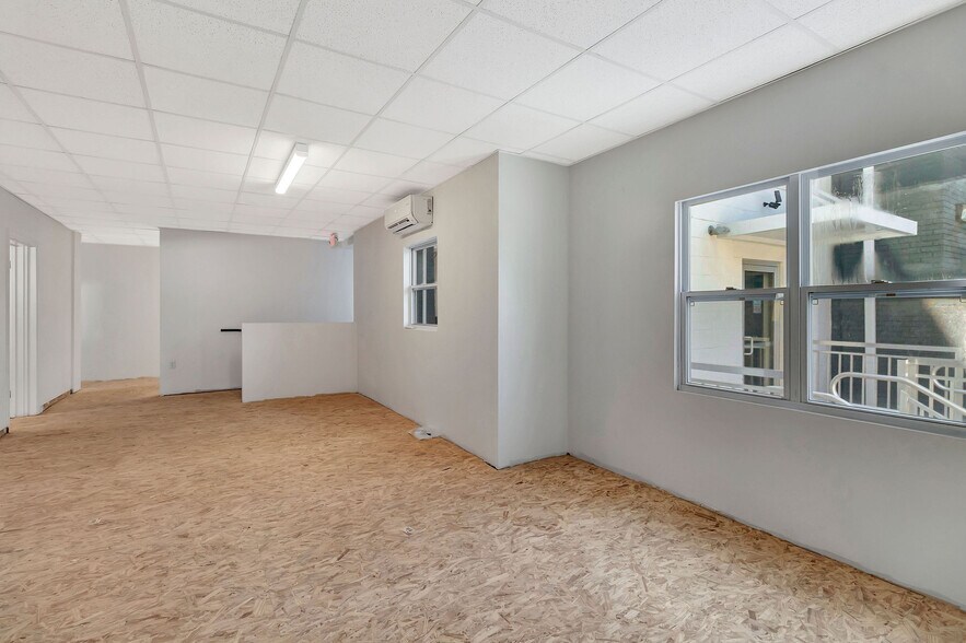 More Photos Of 2533-2537 Far Hills Ave, Oakwood Paulding Storefront Retail Office For Lease