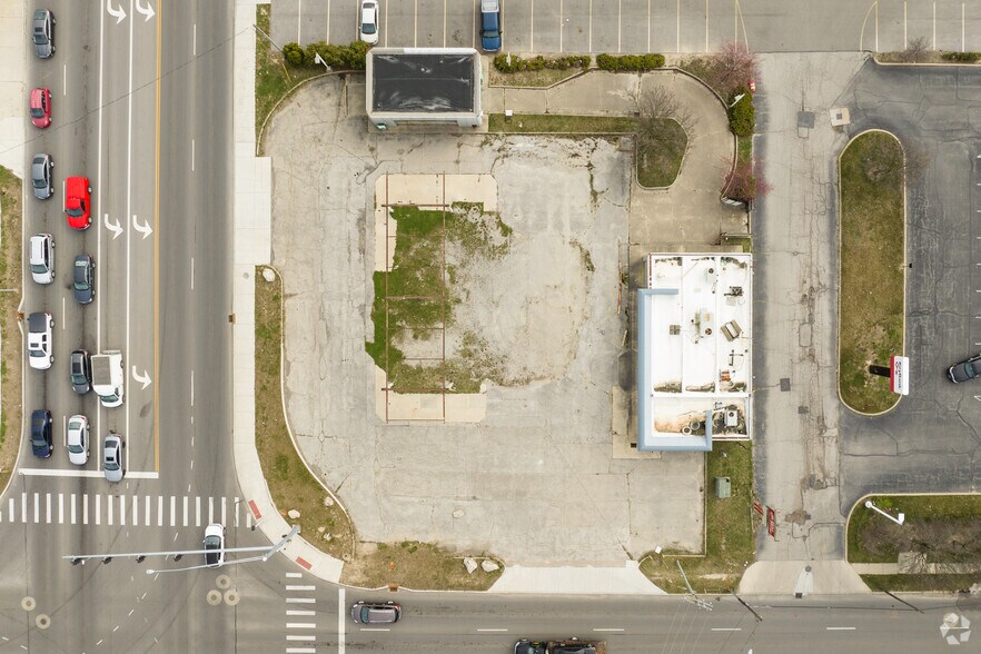 More Photos Of 5760 Lewis Ave, Toledo Convenience Store For Lease