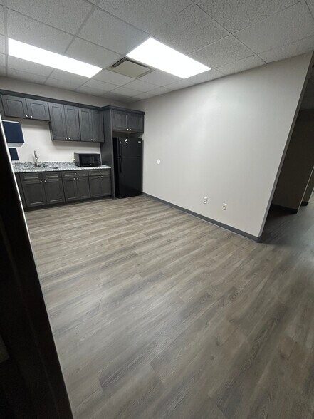 More Photos Of 515 Nine North Ct, Alpharetta Industrial For Lease