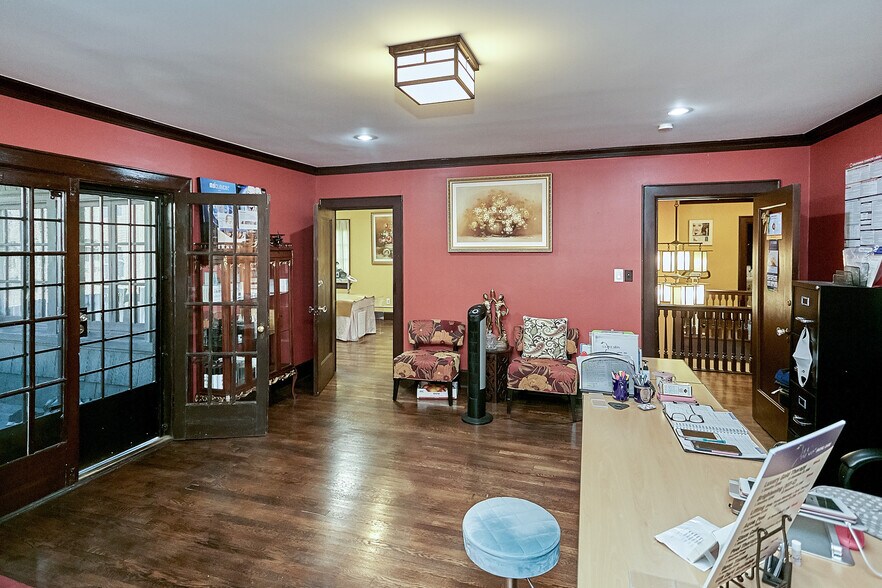 More Photos Of 658 S Bronson Ave, Los Angeles Office Residential For Sale