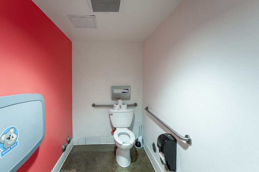 More Photos Of 3020 University Ave, San Diego Restaurant For Lease