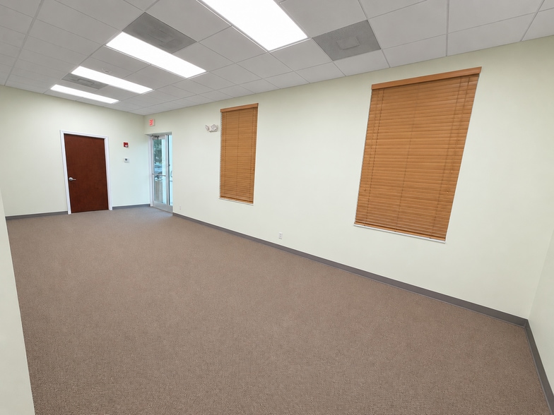 More Photos Of 5055 S Congress Ave, Lake Worth Medical For Lease
