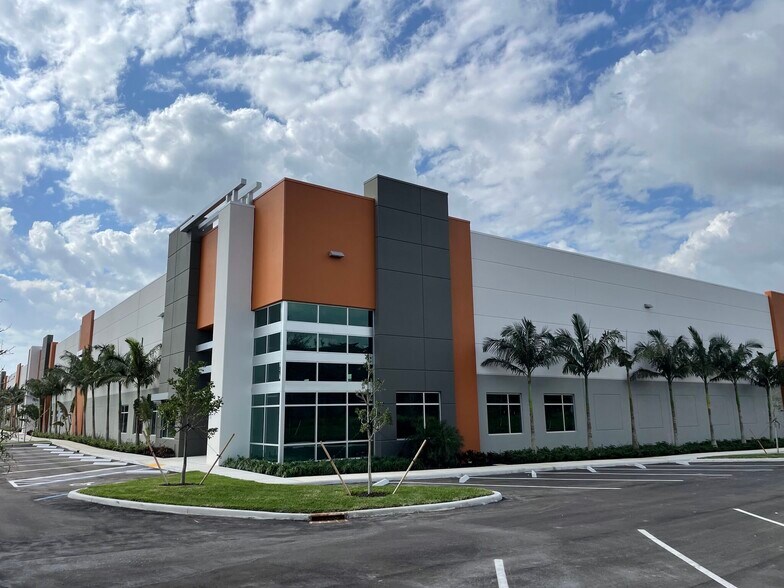 More Photos Of 644-646 Park of Commerce Way, Boca Raton Warehouse For Lease