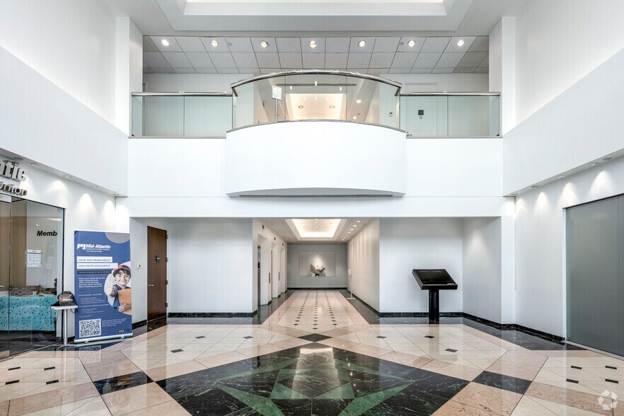 More Photos Of 555 Quince Orchard Rd, Gaithersburg Office For Sale