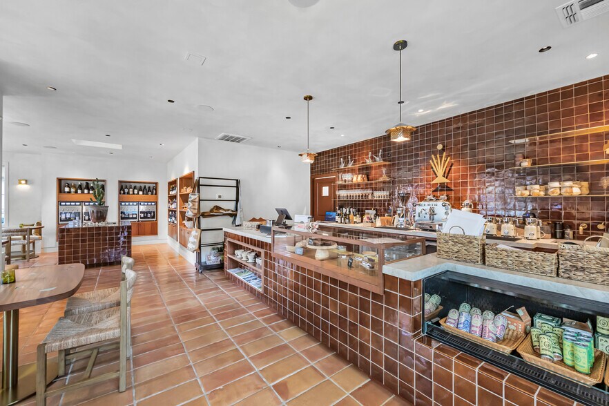 More Photos Of 425 E Main St, Fredericksburg Restaurant For Sale