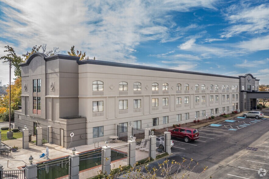 More Photos Of 2270 N Germantown Pky, Cordova Hotel For Sale