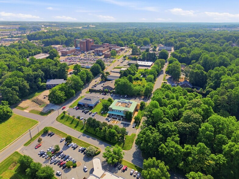 More Photos Of 701-707 Bryant St, Statesville Medical For Sale