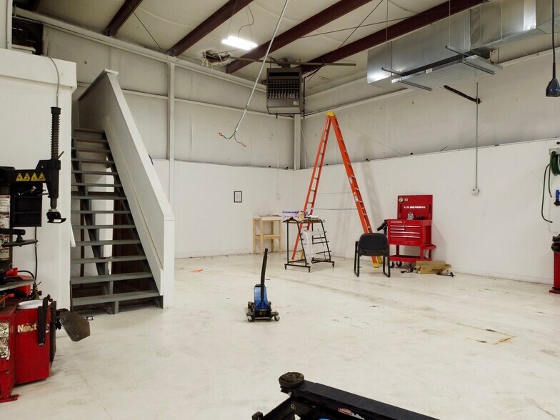 More Photos Of 2380 Rockaway Industrial Blvd, Conyers Light Distribution For Lease