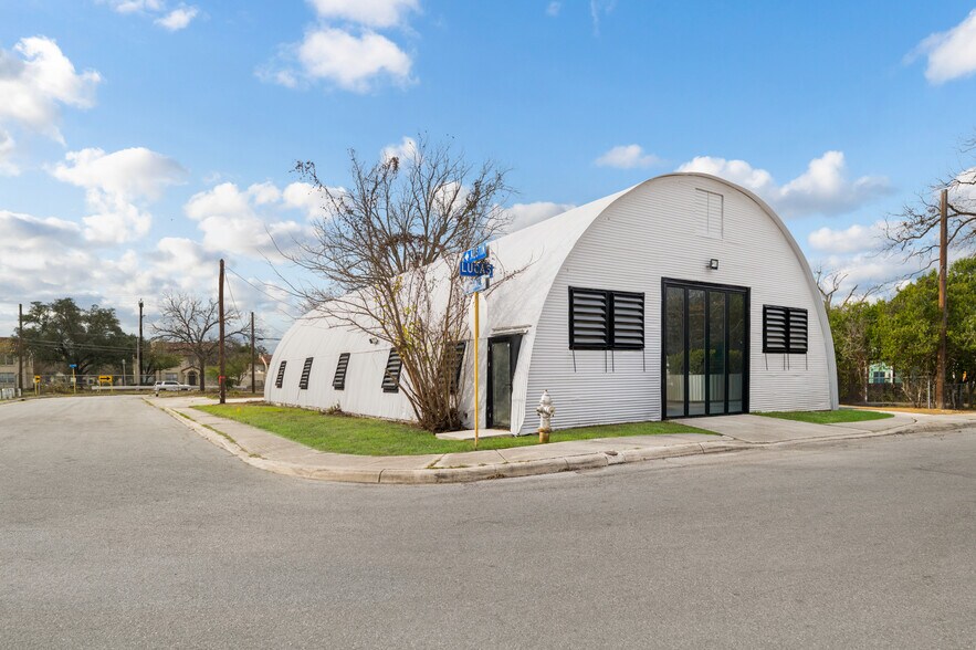 More Photos Of 322 Lucas St, San Antonio Auto Repair For Lease