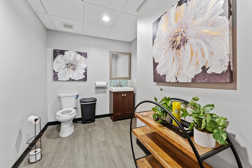 More Photos Of 3007 W Cypress St, Tampa General Retail For Sale